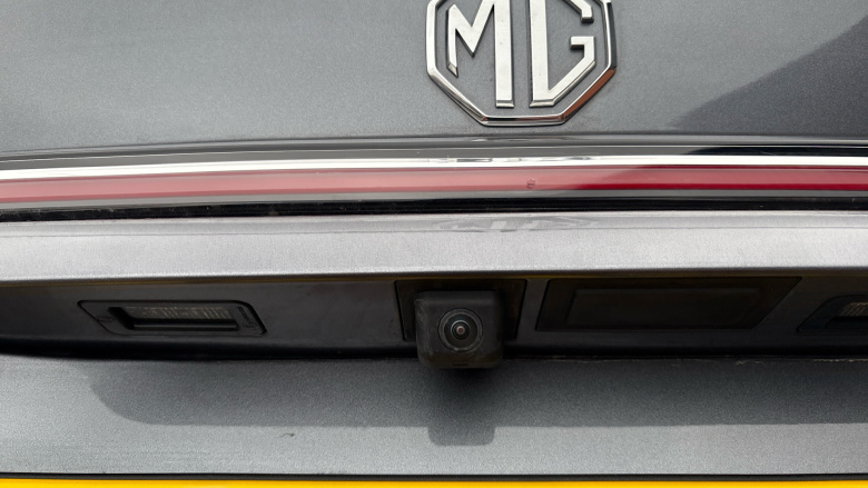 MG HS 1.5 T-GDI Trophy 5dr DCT Petrol Hatchback